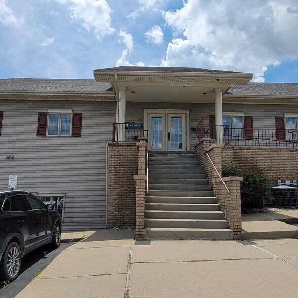 8305 S Saginaw St, Grand Blanc, MI à louer - Photo de l’immeuble – Image 3 sur 5