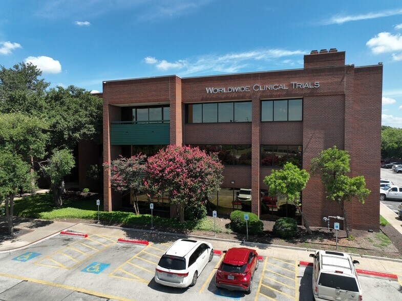 2455 NE Loop 410, San Antonio, TX à louer - Photo de l’immeuble – Image 1 sur 8