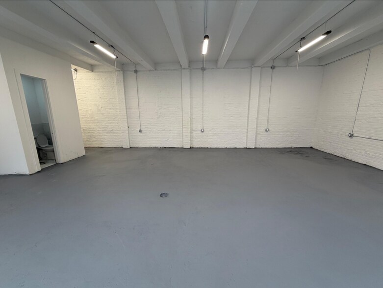 847 Knickerbocker Ave, Brooklyn, NY à louer - Photo de l’immeuble – Image 3 sur 8