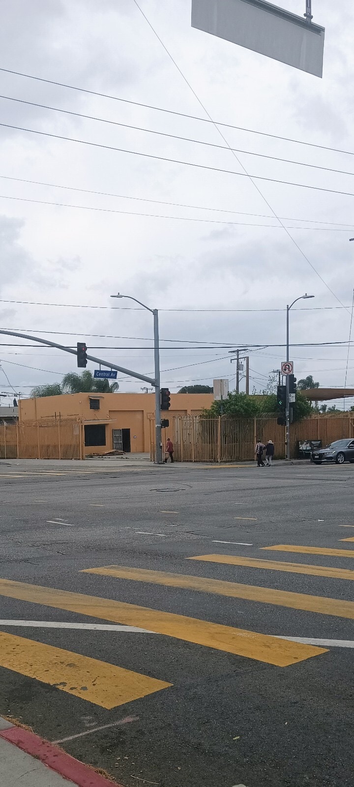 6326 S Central Ave, Los Angeles, CA à louer Photo de l’immeuble– Image 1 sur 1