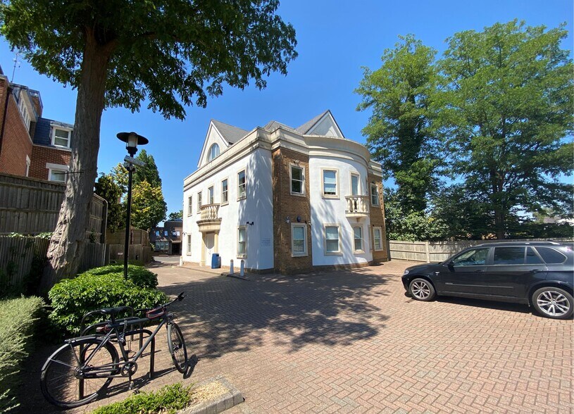 Portsmouth Rd, Esher à louer - Photo de l’immeuble – Image 1 sur 7