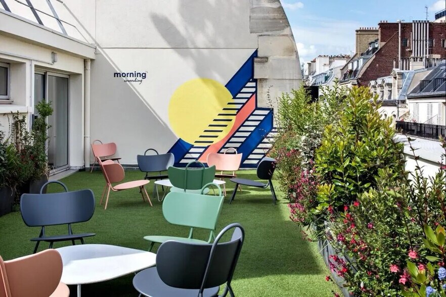 75 Rue D'Amsterdam, Paris à louer - Photo de l’immeuble – Image 2 sur 4