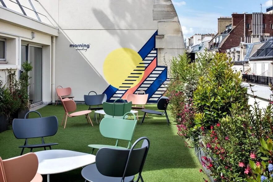 75 Rue D'Amsterdam, Paris à louer - Photo de l’immeuble – Image 3 sur 15