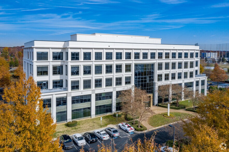 3800 Arco Corporate Dr, Charlotte, NC à louer - Photo de l’immeuble – Image 3 sur 20