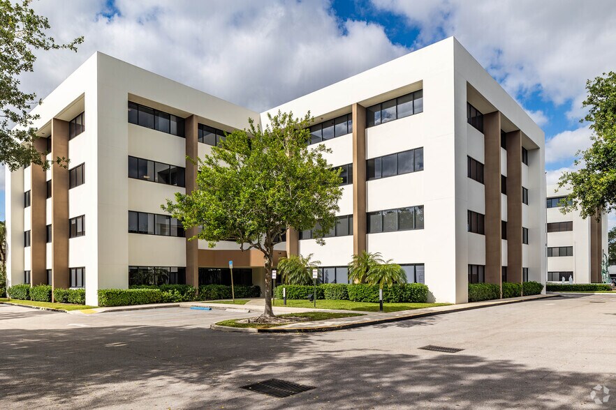 1900 NW Corporate Blvd, Boca Raton, FL à louer - Photo de l’immeuble – Image 2 sur 7