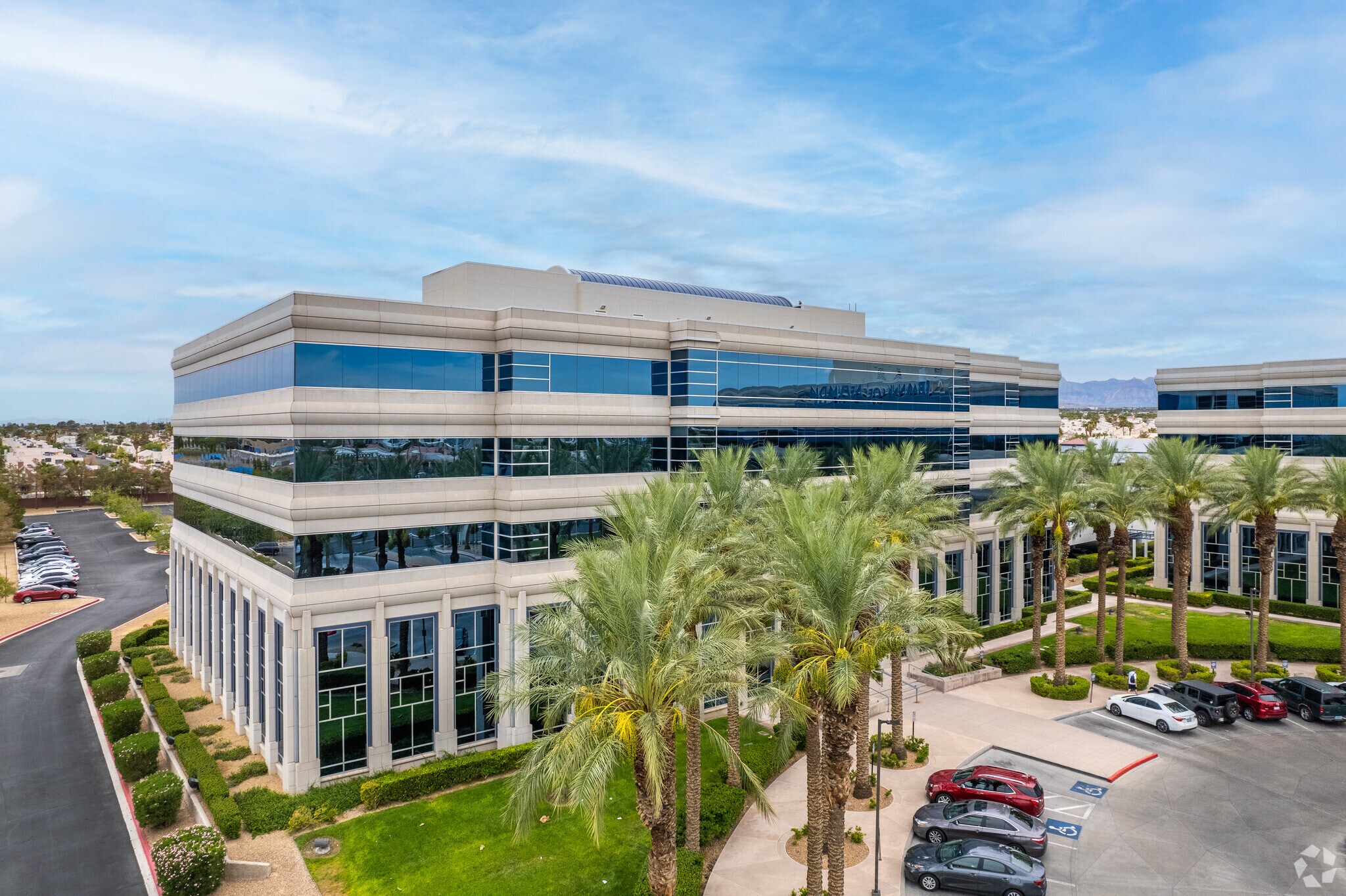 7201 W Lake Mead Blvd, Las Vegas, NV à vendre Photo principale– Image 1 sur 6