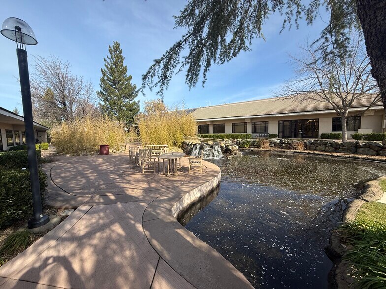 1156 Suncast Ln, El Dorado Hills, CA à louer - Photo de l’immeuble – Image 3 sur 12
