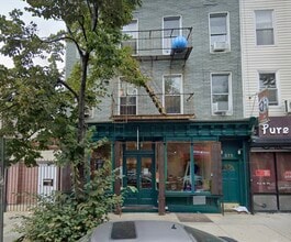 272 Driggs Ave, Brooklyn, NY à louer Photo de l’immeuble– Image 1 sur 6