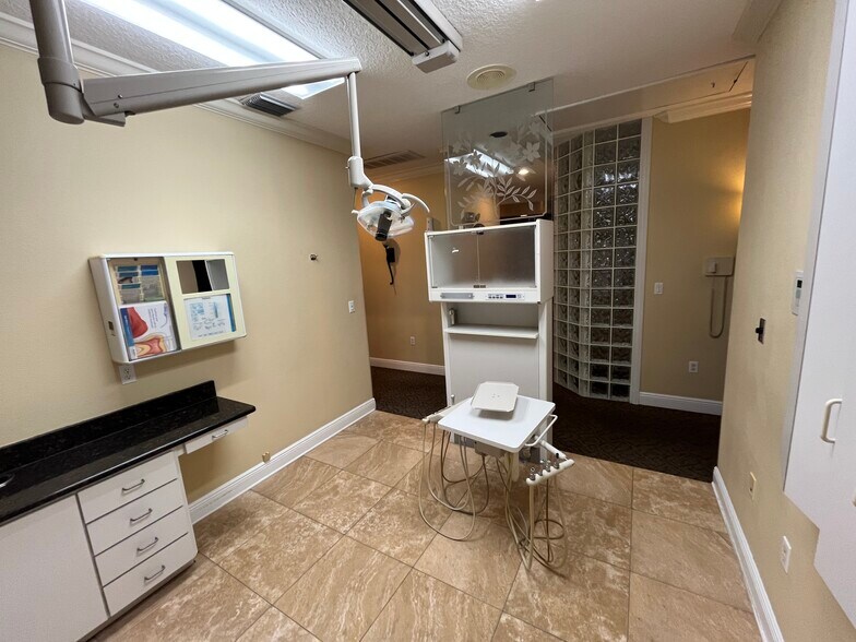 4505 N Armenia Ave, Tampa, FL à louer - Photo de l’immeuble – Image 3 sur 8