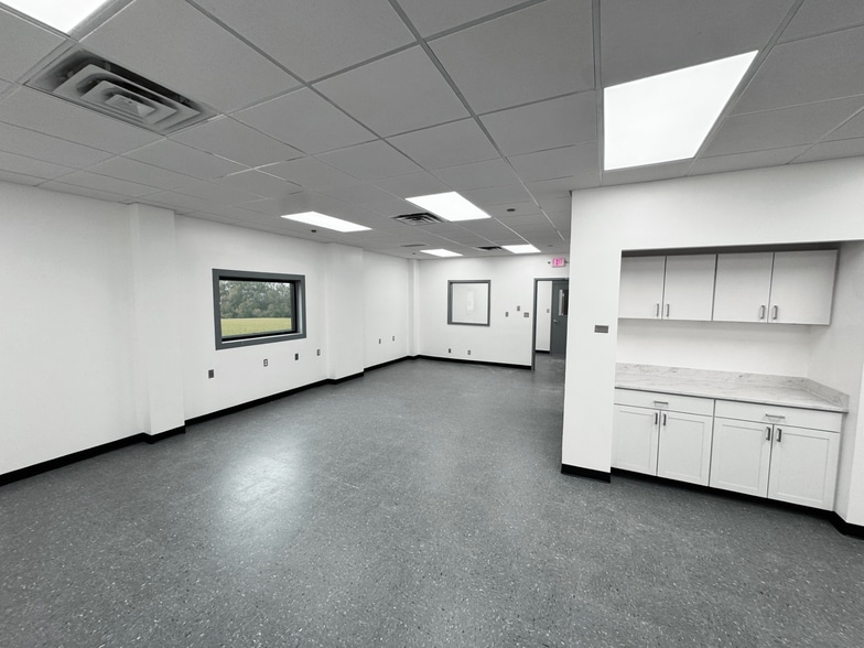 1689 E Front St, Logan, OH à louer - Photo intérieure – Image 3 sur 5