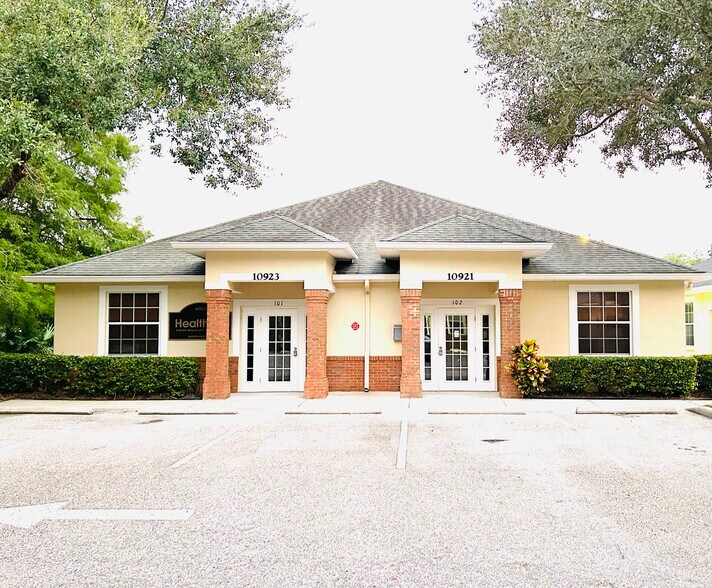 10921 Countryway Blvd, Tampa, FL à louer - Photo de l’immeuble – Image 2 sur 3