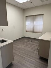 215 Hallock Rd, Stony Brook, NY à louer Photo intérieure– Image 1 sur 10