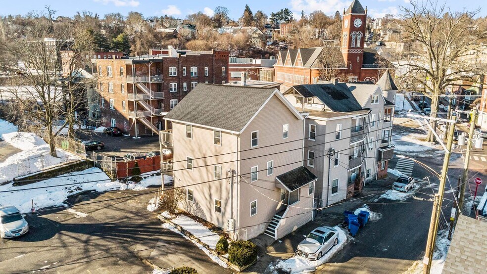 307 Washington Ave, Waterbury, CT à vendre - Photo de l’immeuble – Image 2 sur 2