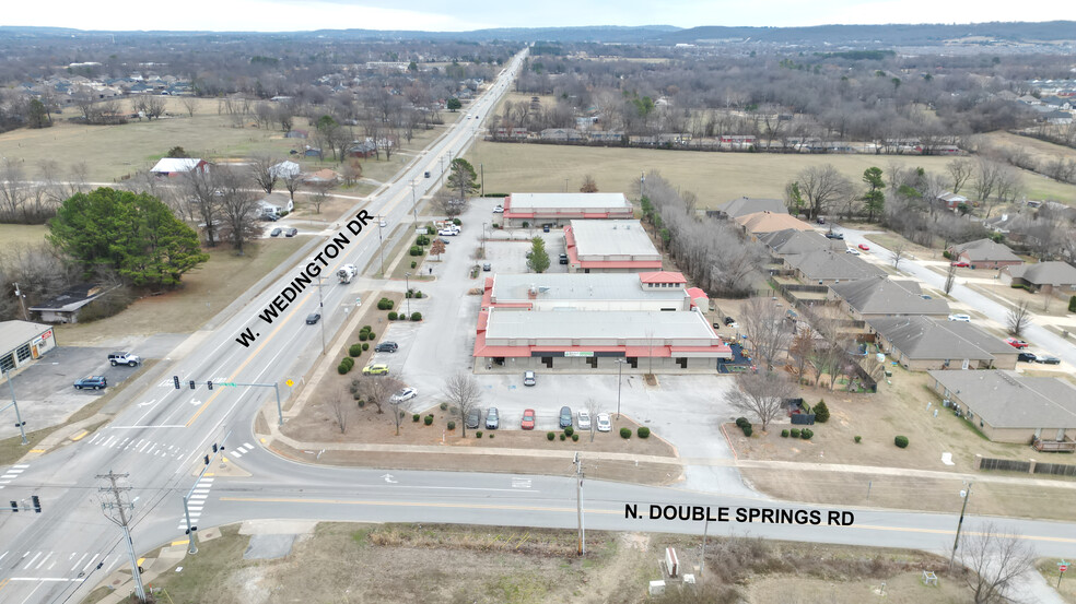 6363 W Wedington Dr, Fayetteville, AR à vendre - Photo principale – Image 1 sur 1