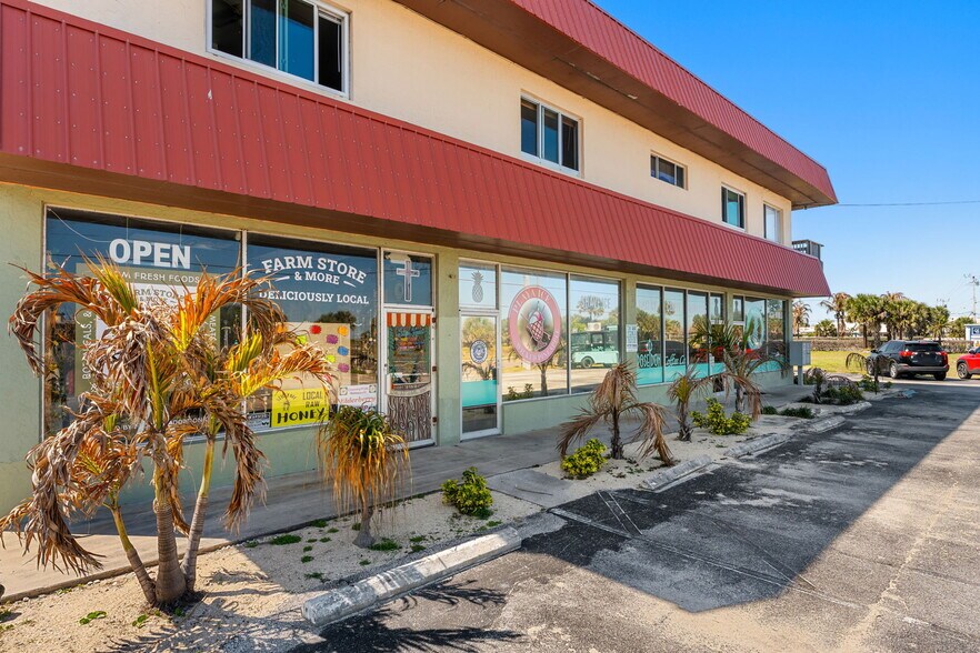 1592 Jimmy Buffet Mem Hwy, Satellite Beach, FL à vendre - Photo de l’immeuble – Image 2 sur 67