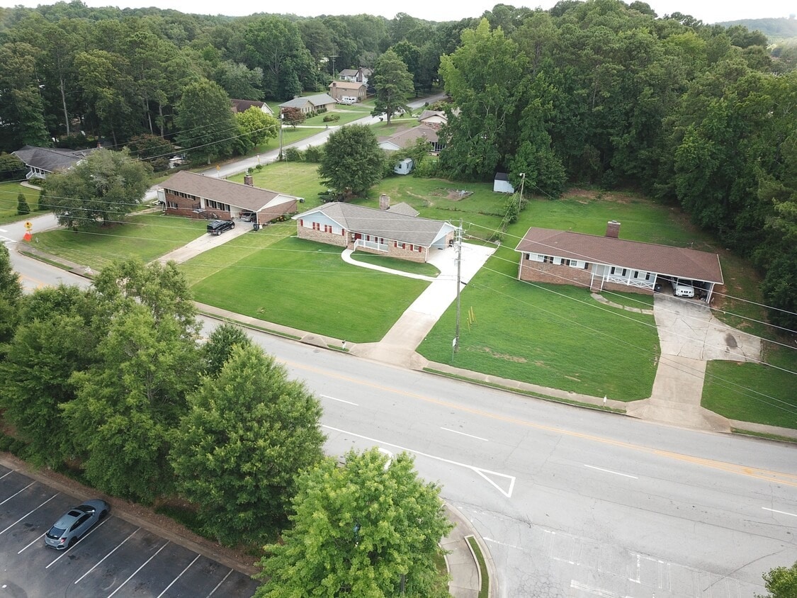 2260 Pinehurst Rd, Snellville, GA à vendre Photo principale– Image 1 sur 5