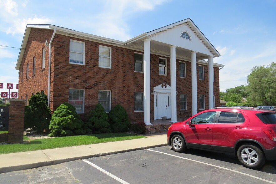 131 Ridge Rd, Munster, IN à louer - Photo de l’immeuble – Image 1 sur 18