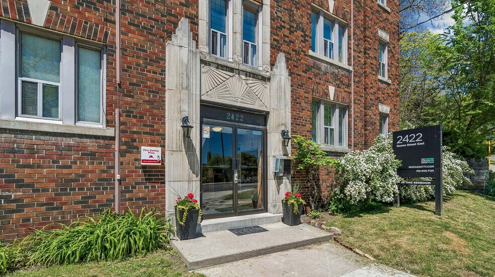 2422 Queen St, Toronto, ON à vendre - Photo de l’immeuble – Image 3 sur 6