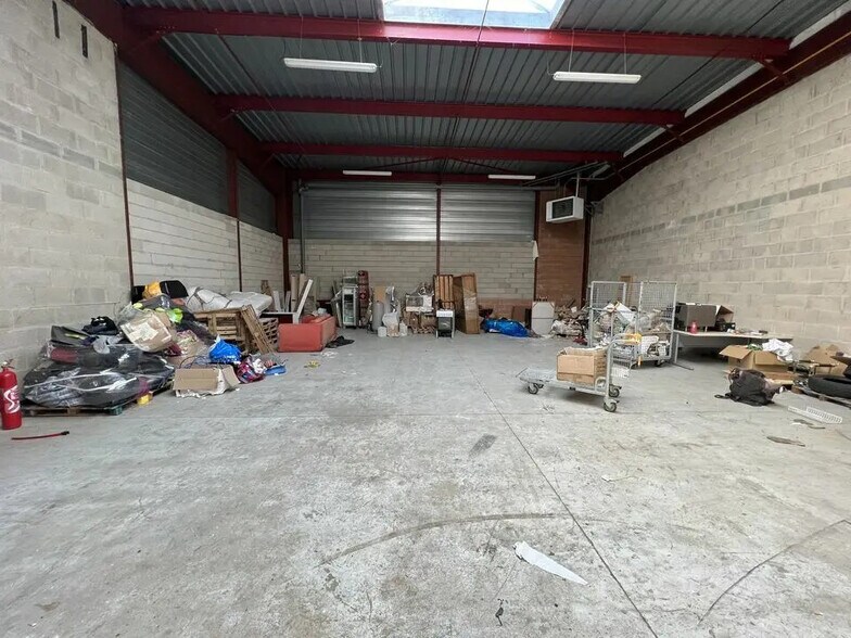 Local d’activités dans Collégien à louer - Photo de l’immeuble – Image 1 sur 5
