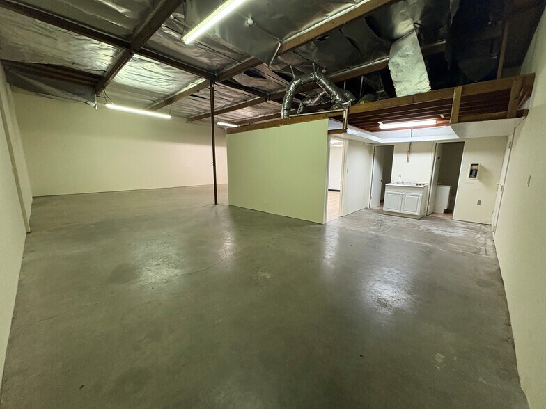 10621 Bloomfield St, Los Alamitos, CA à louer - Photo de l’immeuble – Image 3 sur 4