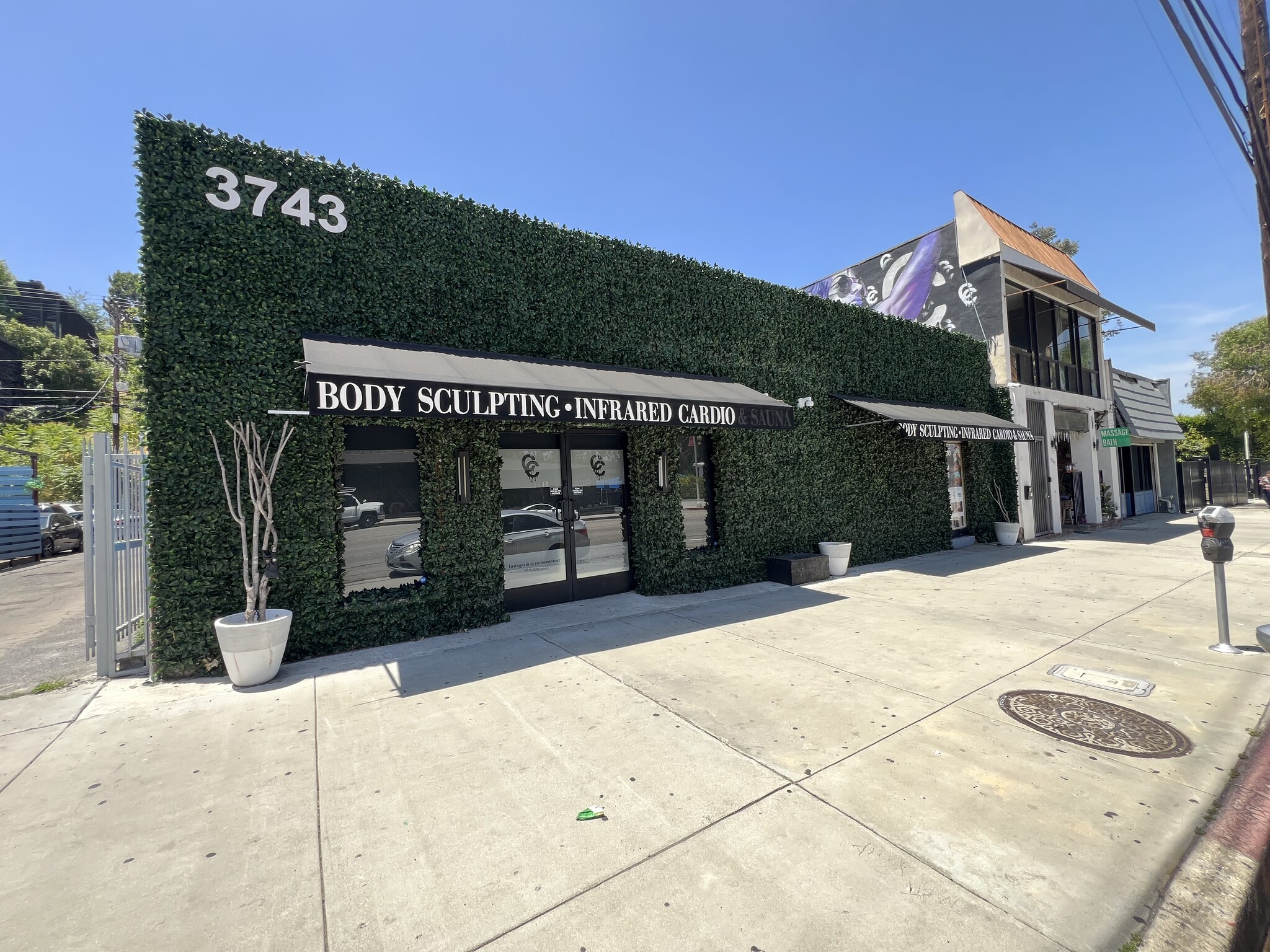 3743 Cahuenga Blvd, Studio City, CA à louer Photo de l’immeuble– Image 1 sur 3