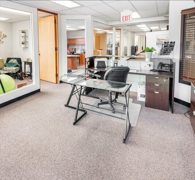 1715 27th Ave NE, Calgary, AB à louer - Photo de l’immeuble – Image 3 sur 5