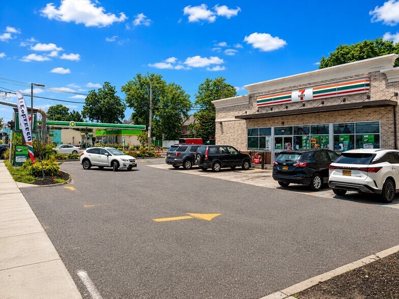 136 Hempstead Tpke, West Hempstead, NY à vendre - Photo de l’immeuble – Image 2 sur 3