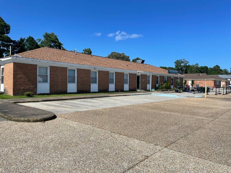 3712 S Plaza Trl, Virginia Beach, VA à louer - Photo principale – Image 1 sur 1