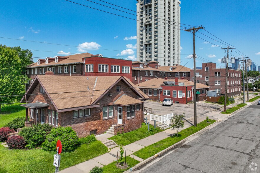 2545 Portland Ave, Minneapolis, MN à vendre - Photo de l’immeuble – Image 1 sur 22