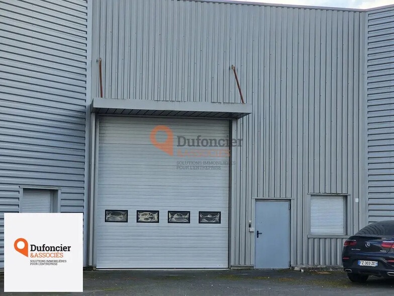 Local d'activités dans Chasseneuil-du-Poitou à vendre - Photo de l’immeuble – Image 2 sur 4