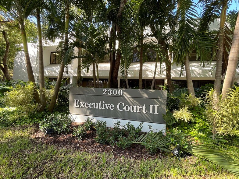 2300 NW Corporate Blvd, Boca Raton, FL à vendre - Photo de l’immeuble – Image 3 sur 4