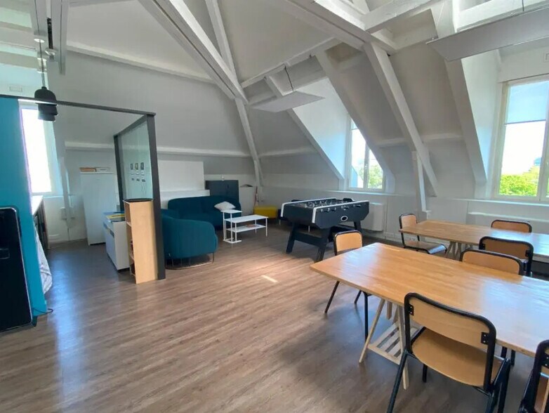 Bureau dans Saint-Denis à louer - Photo de l’immeuble – Image 3 sur 7