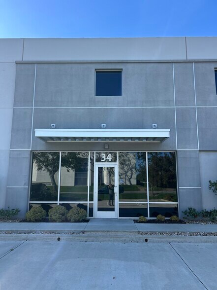 34 Thomas, Irvine, CA à louer - Photo de l’immeuble – Image 3 sur 28
