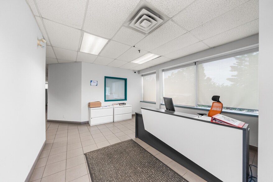 1940 Clements Rd, Pickering, ON à vendre - Photo de l’immeuble – Image 3 sur 20