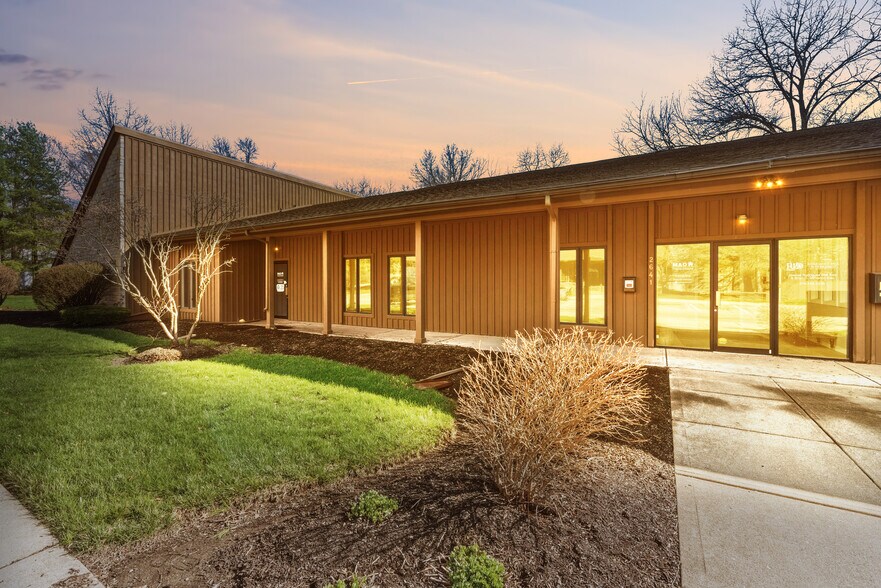 2641 Oakstone Dr, Columbus, OH à louer - Photo de l’immeuble – Image 2 sur 24