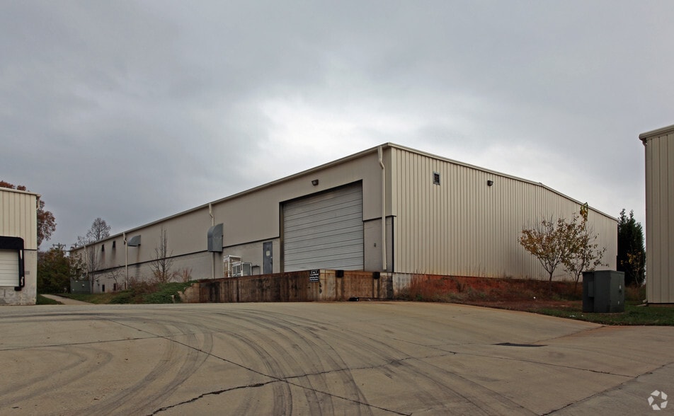 7609C Canoe Rd, Greensboro, NC à vendre - Photo principale – Image 1 sur 2