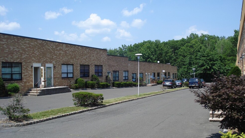 12 Littell Rd, East Hanover, NJ à louer - Photo de l’immeuble – Image 2 sur 8