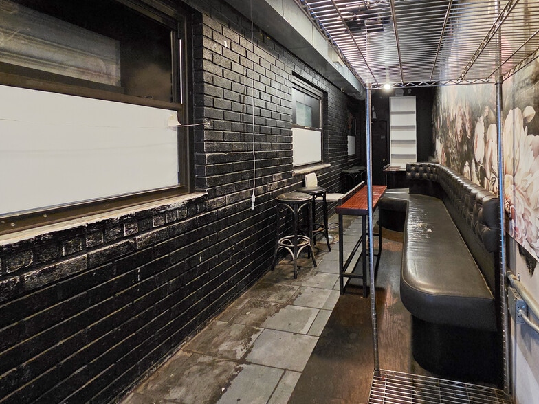 55 McGuinness Blvd S, Brooklyn, NY à louer - Photo de l’immeuble – Image 2 sur 7