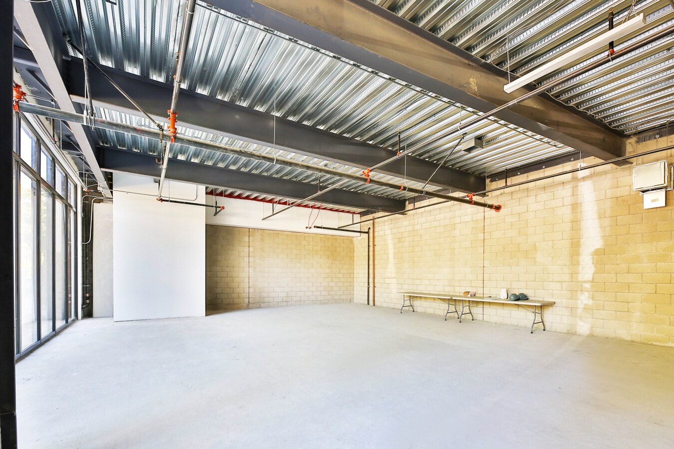 900 Gayley Ave, Los Angeles, CA 90024 - Lot 101 -  - Photo intérieure - Image 1 of 1