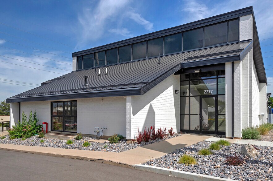 2277 Fort Union Blvd, Salt Lake City, UT à louer - Photo de l’immeuble – Image 1 sur 7