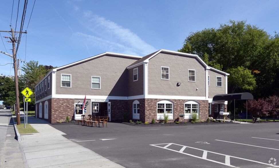 840 Main St, Warren, RI à louer - Photo de l’immeuble – Image 1 sur 3