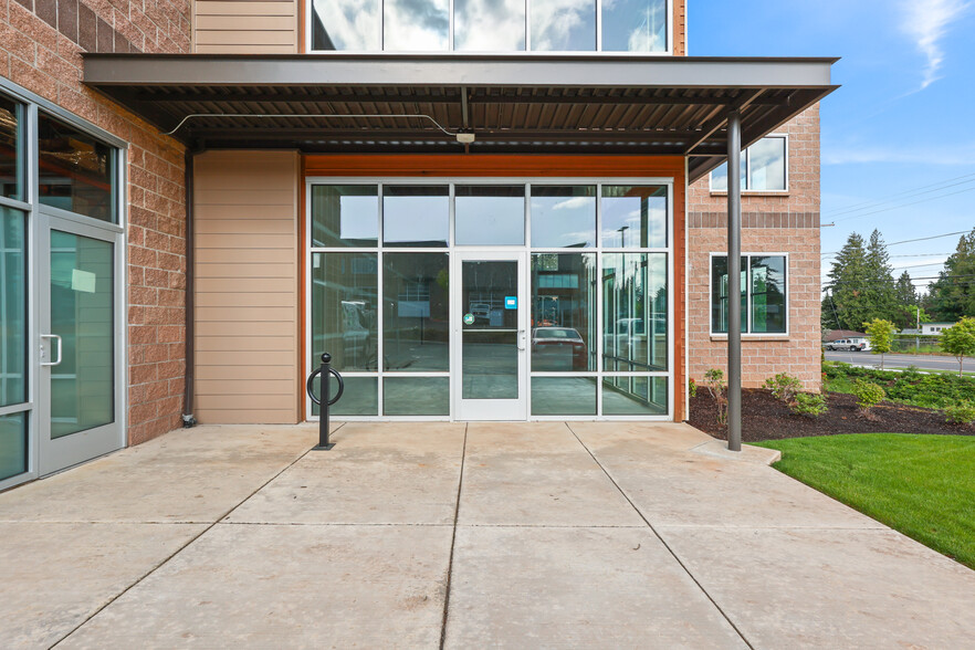 21600 SE Stark St, Gresham, OR à louer - Photo de l’immeuble – Image 2 sur 28