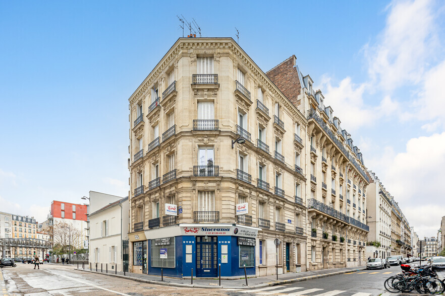 Immeuble residentiel dans Paris à vendre - Photo principale – Image 1 sur 2