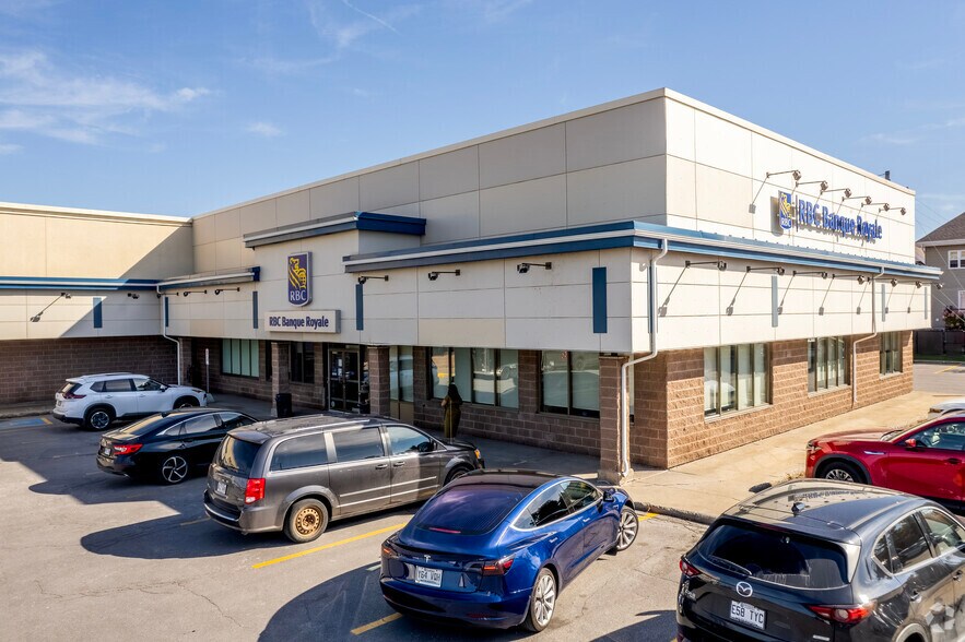 550-580 Boul Curé-Labelle, Laval, QC à louer - Photo de l’immeuble – Image 3 sur 6