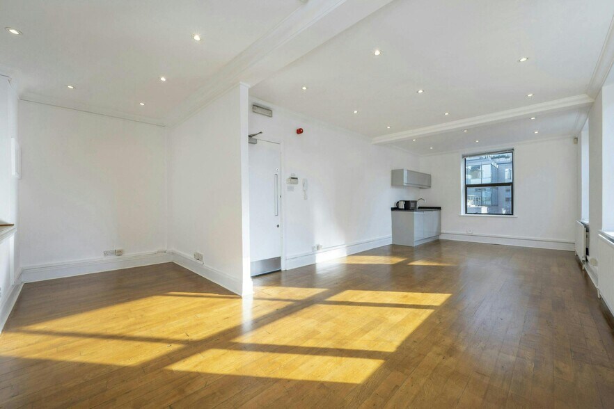 31 Windmill St, Londres à louer - Photo de l’immeuble – Image 2 sur 17