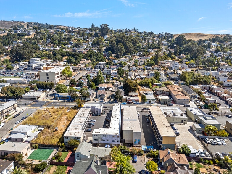 7975-8005 MacArthur Blvd, Oakland, CA à vendre - Photo principale – Image 1 sur 3