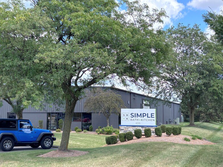 4235 Leap Rd, Hilliard, OH à louer - Photo de l’immeuble – Image 1 sur 4