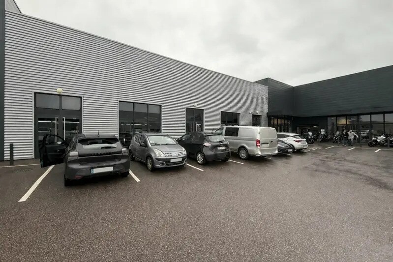 Local commercial dans Saint-Jean-du-Cardonnay à louer Photo de l’immeuble– Image 1 sur 5