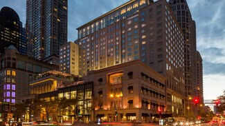 Plus de détails pour 108 E Superior St, Chicago, IL - Local commercial à louer