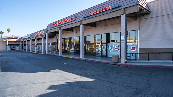 1301-1699 E Florida Ave, Hemet, CA à louer - Photo de l’immeuble – Image 2 sur 14
